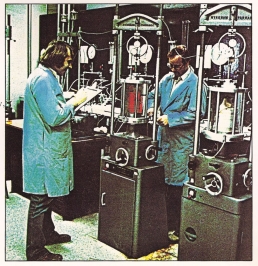 randy and dave in the lab